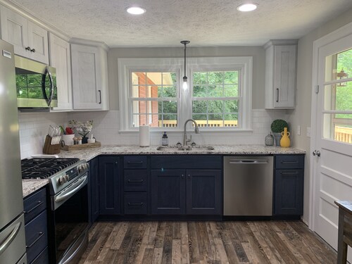 Hideaway Hill - the peacefulness you want within walking distance to downtown.