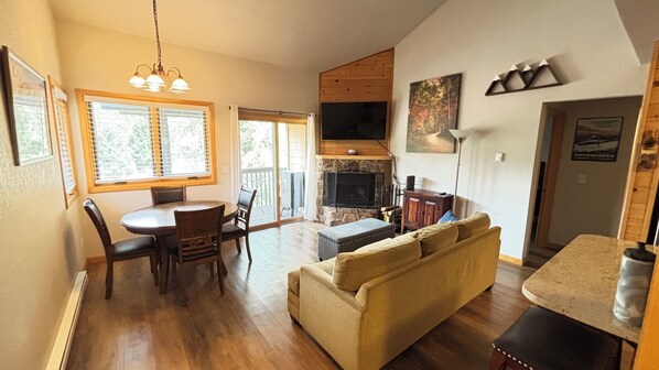 Smart-tv och eldstad