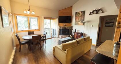 Top floor two level 2 bedroom, Mountain View!
