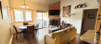 Top floor two level 2 bedroom, Mountain View!