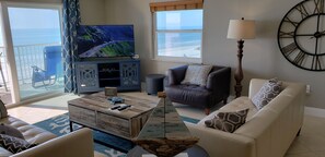 Smart TV, offices - 180 degree direct Beachfront view - Can't get closer to the beach! (Indian Shores)