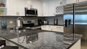 Fridge, microwave, oven, stovetop - 180 degree direct Beachfront view - Can't get closer to the beach! (Indian Shores)