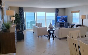 Smart TV, offices - 180 degree direct Beachfront view - Can't get closer to the beach! (Indian Shores)