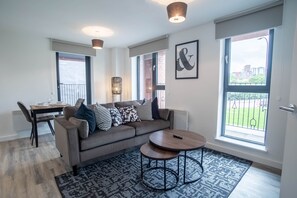 Superior-Apartment, 1 Doppelbett, Balkon | Wohnzimmer