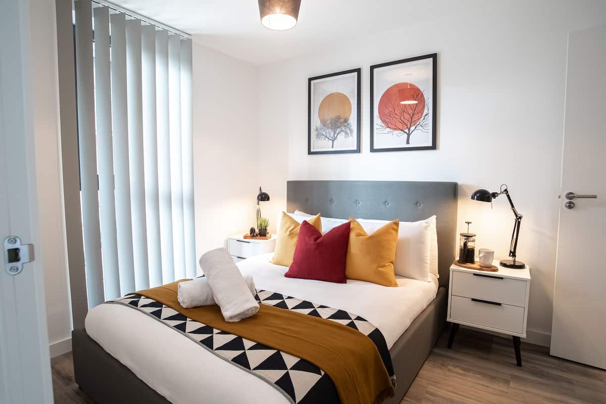 1 bedroom, individually decorated, individually furnished, desk