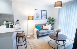 Flat-screen TV - Kelham Gate Luxe Apartments (Sheffield)