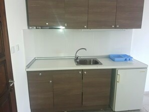Classic Studio | Private kitchen | Stovetop, cookware/dishes/utensils