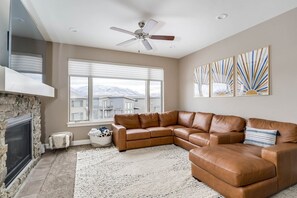 Een smart-tv en een open haard