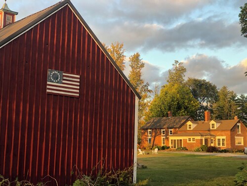 Majestic House on 23 acres with 5k feet of lakefront 