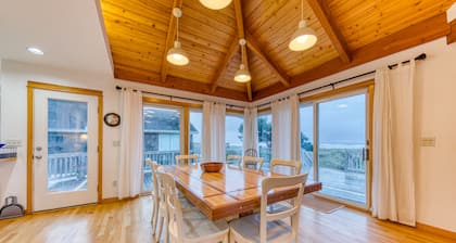 Dog-friendly oceanfront house with wood-burning fireplace, deck & beach access