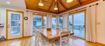 Dog-friendly oceanfront house with wood-burning fireplace, deck & beach access