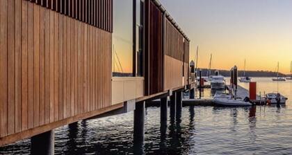 Stylish Harbourside Apartment in Elizabeth Bay