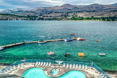 Ideal lakefront condo w/ shared pool/hot tub, shared dock, & high-speed WiFi