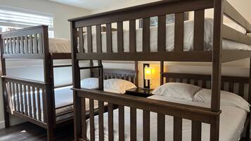 5 bedrooms, desk, iron/ironing board, free WiFi