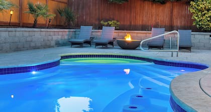 Luxury 8 beds Villa with Private Heated Pool & Resort Amenities