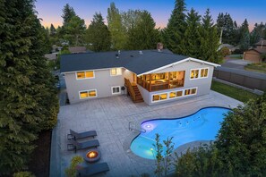 Exterior - Luxury 8 beds Villa with Private Heated Pool & Resort Amenities (Edmonds)