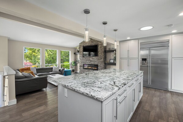 Interior - Luxury 8 beds Villa with Private Heated Pool & Resort Amenities (Edmonds)