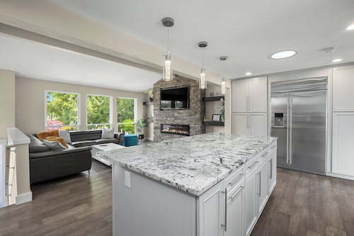 Luxury 8 beds Villa with Private Heated Pool & Resort Amenities