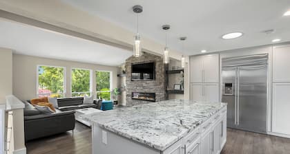 Luxury 8 beds Villa with Private Heated Pool & Resort Amenities