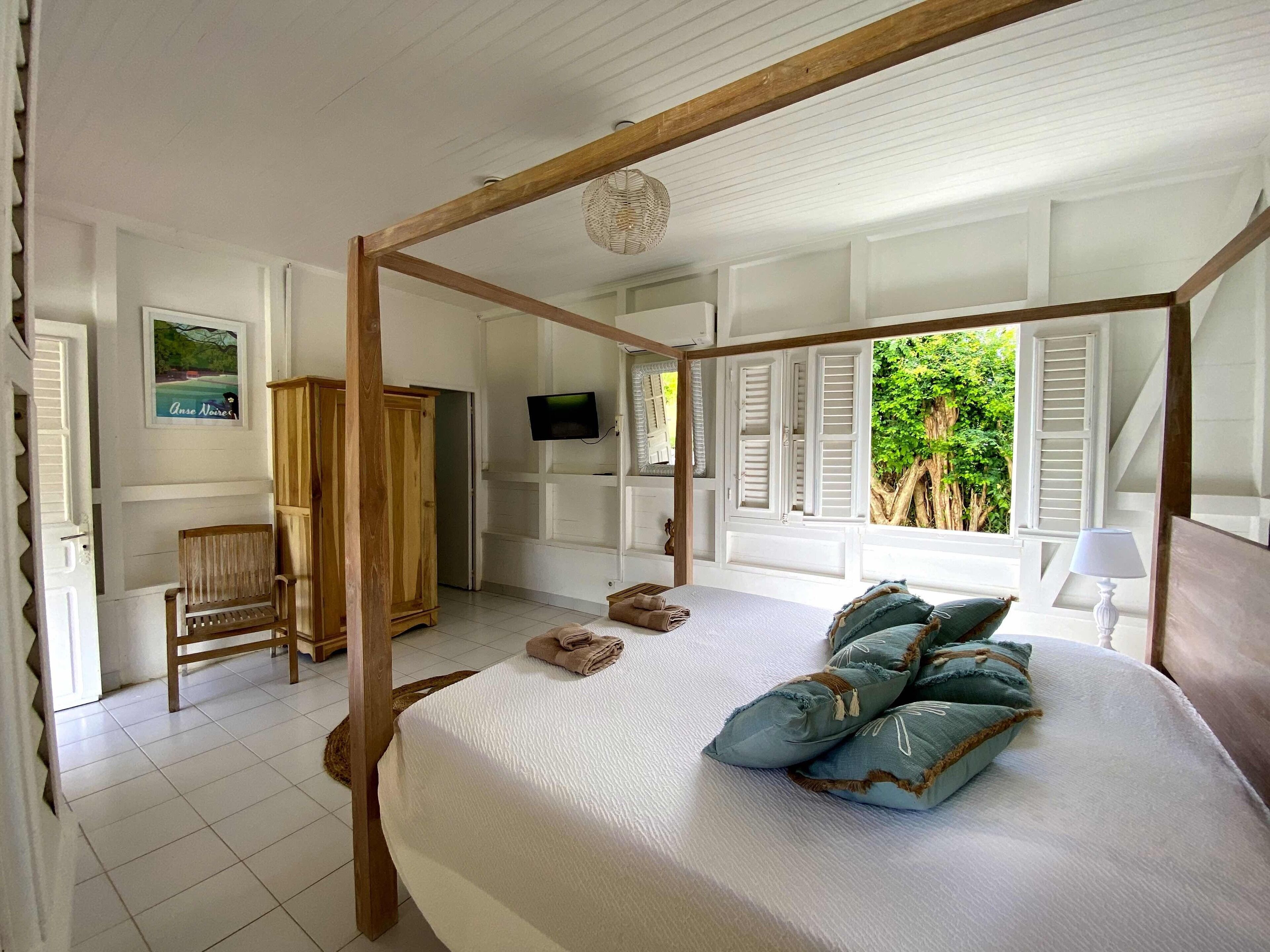 2 bedrooms, iron/ironing board, travel crib, free WiFi