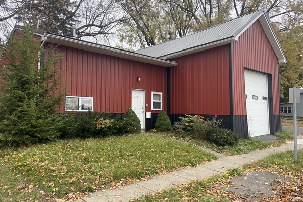 Converted Barn Suite with parking in rare and across street from Seneca river