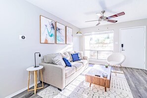 Téléviseur, bureau