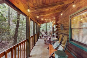 Property grounds - Quaint, dog-friendly cabin with private hot tub, firepit, loft, porch & creek (Blue Ridge)