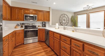 WOW! Beautifully Updated 3 Bed 1 Level Townhouse w/ Bike Storage CloseTo It All!