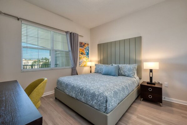 3 عدّة غرف نوم ومكتب ومكواة/لوح كي وسرير سفر