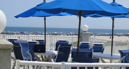 Beachfront top flr 1 br condo at Summer Sands