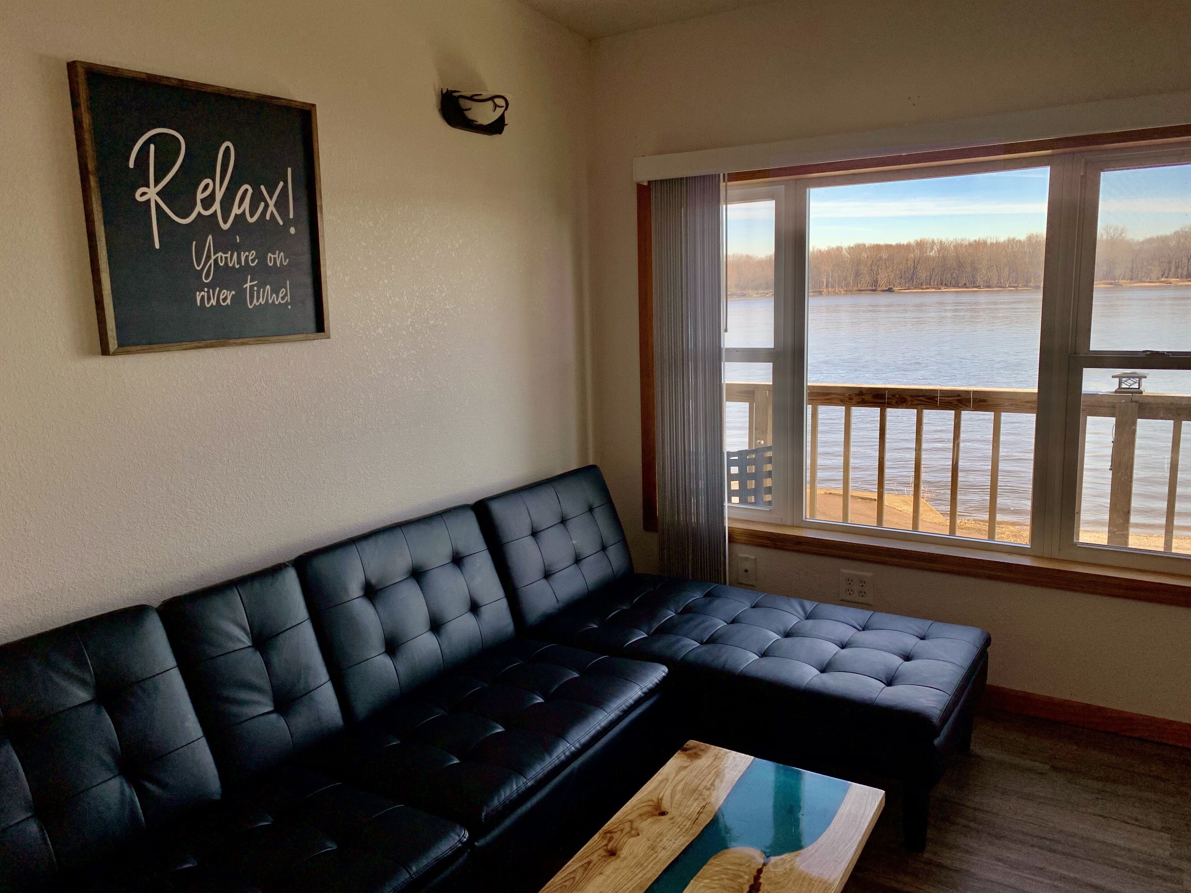 Smart TV, fireplace, stereo