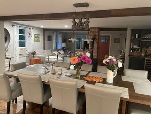 Dining - Luxury Rural Stay Close to Town (Guilford)