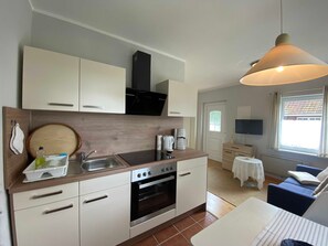 Fridge, oven, coffee/tea maker, electric kettle