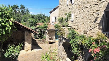 Enceinte de lâhĂ©bergement