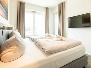 Unclassified image, 5 of 21, button