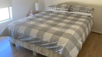 4 bedrooms, iron/ironing board