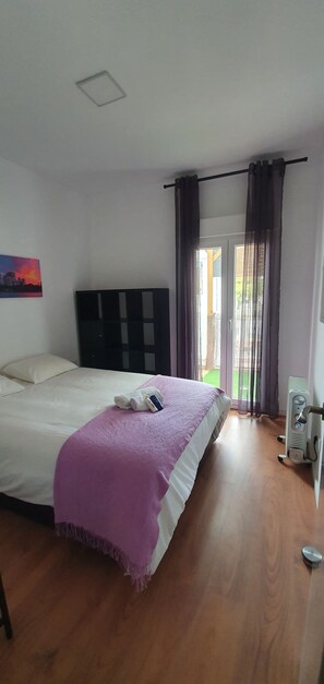 4 chambres, bureau, Wi-Fi gratuit, draps fournis