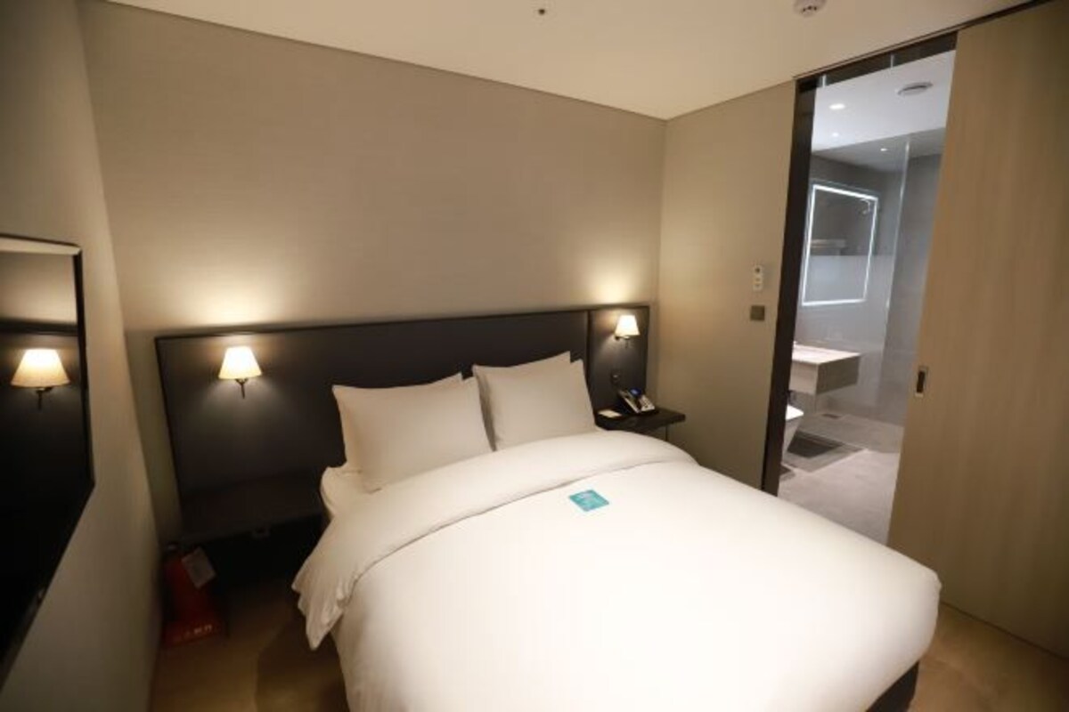 1 bedroom, WiFi (free), bed sheets
