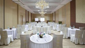 Dining - Avion Hotel (Mumbai)