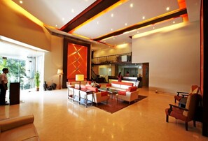 Lobby sitting area - Avion Hotel (Mumbai)
