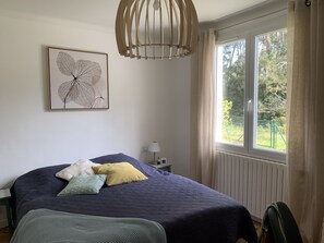 5 chambres, fer et planche à repasser, lit de bébé portatif, Wi-Fi