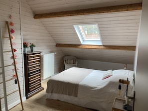 5 quartos, ferros/tábuas de passar roupa, berço de viagem, Wi-Fi