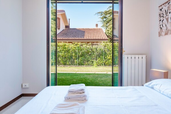 In-room safe, iron/ironing board, free WiFi, bed sheets