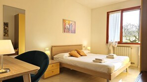 1 bedroom, iron/ironing board, free WiFi, bed sheets - Regarda - apartment "Ortensia" in apartment complex Lazise with pool and garden (Lazise)