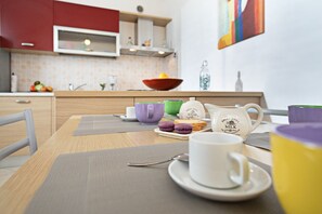 Dining - Regarda – apartment Miralago in Lazise with private garden, pool, pets allowed (Lazise)