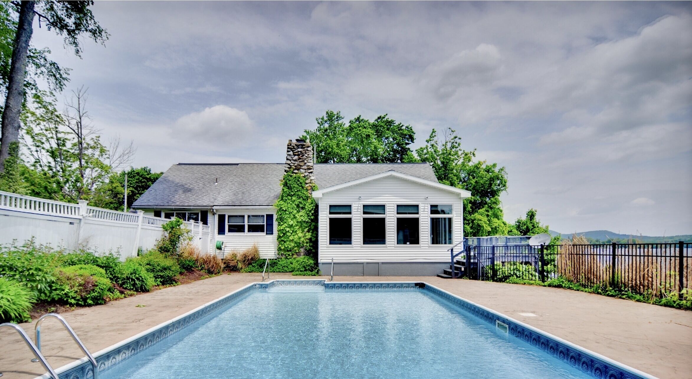 Lakeside Home With Pool-Completely Renovated