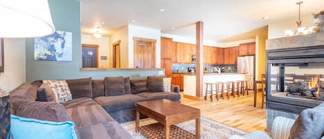 TV, fireplace