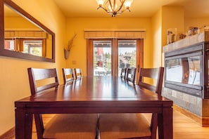 Dining - Beautiful West Village three bedroom, Large living area, free WiFi (copper mountain)