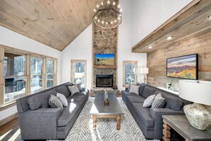 Télévision, cheminée