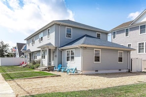 Exterior - Spacious Home Ready for your memories(2 blocks to beach, downtown and train) (Point Pleasant Beach)